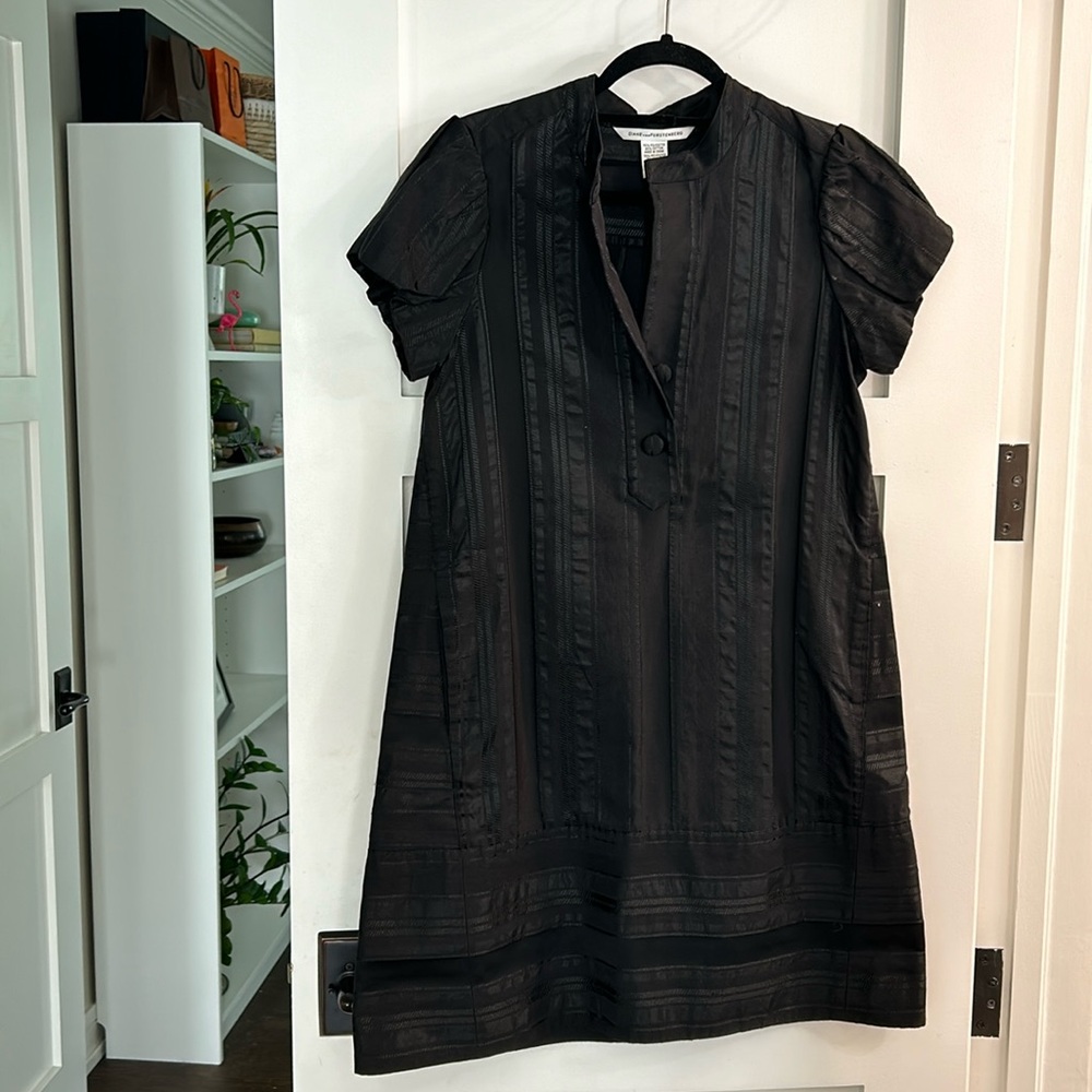 Diane Von Furstenberg Black Shift Mini Dress Size 8 with pockets!